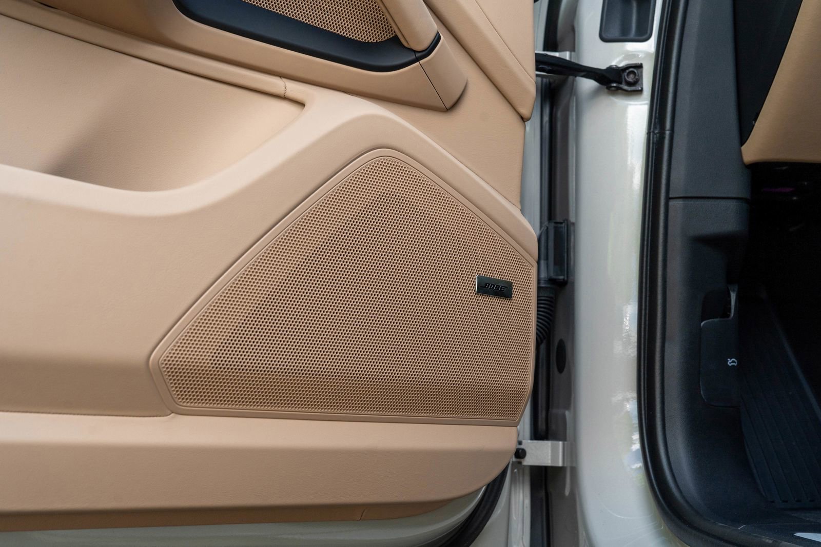 2026 Porsche Cayenne Base photo 20