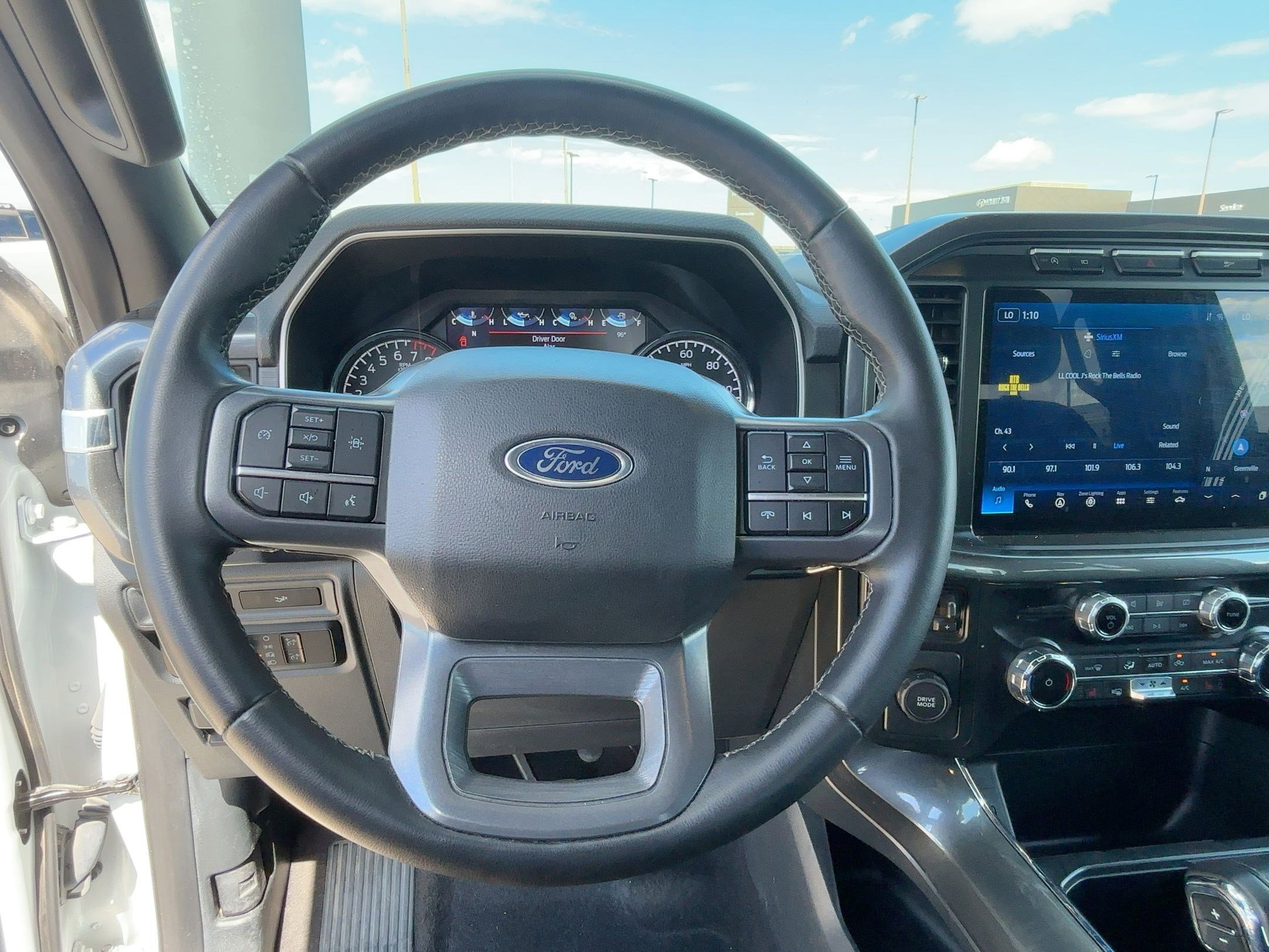 2023 Ford F-150 XLT photo 14