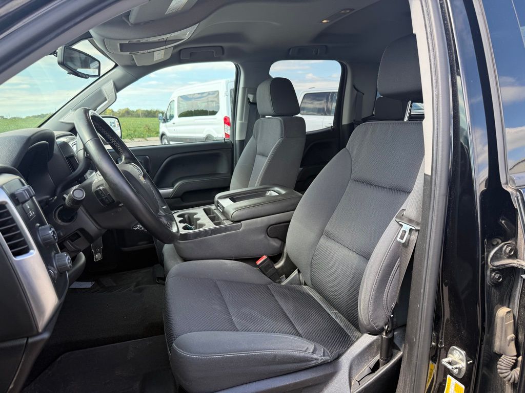 2018 Chevrolet Silverado 1500 LT photo 4