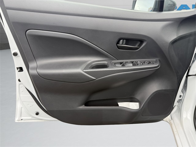 2025 Nissan Versa 1.6 S photo 11