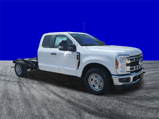 2025 Ford F-350 XL photo 2