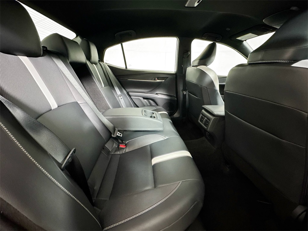 2025 Toyota Camry SE photo 18