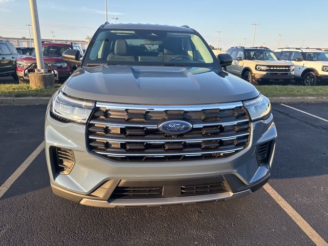 2025 Ford Explorer photo 16