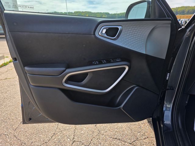 2022 Kia Soul LX photo 4