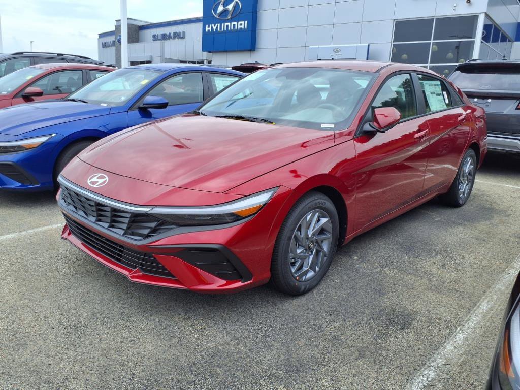 2025 Hyundai Elantra Hybrid photo 2