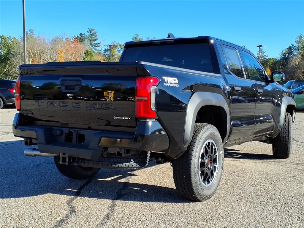2025 Toyota Tacoma TRD Off-Road photo 3