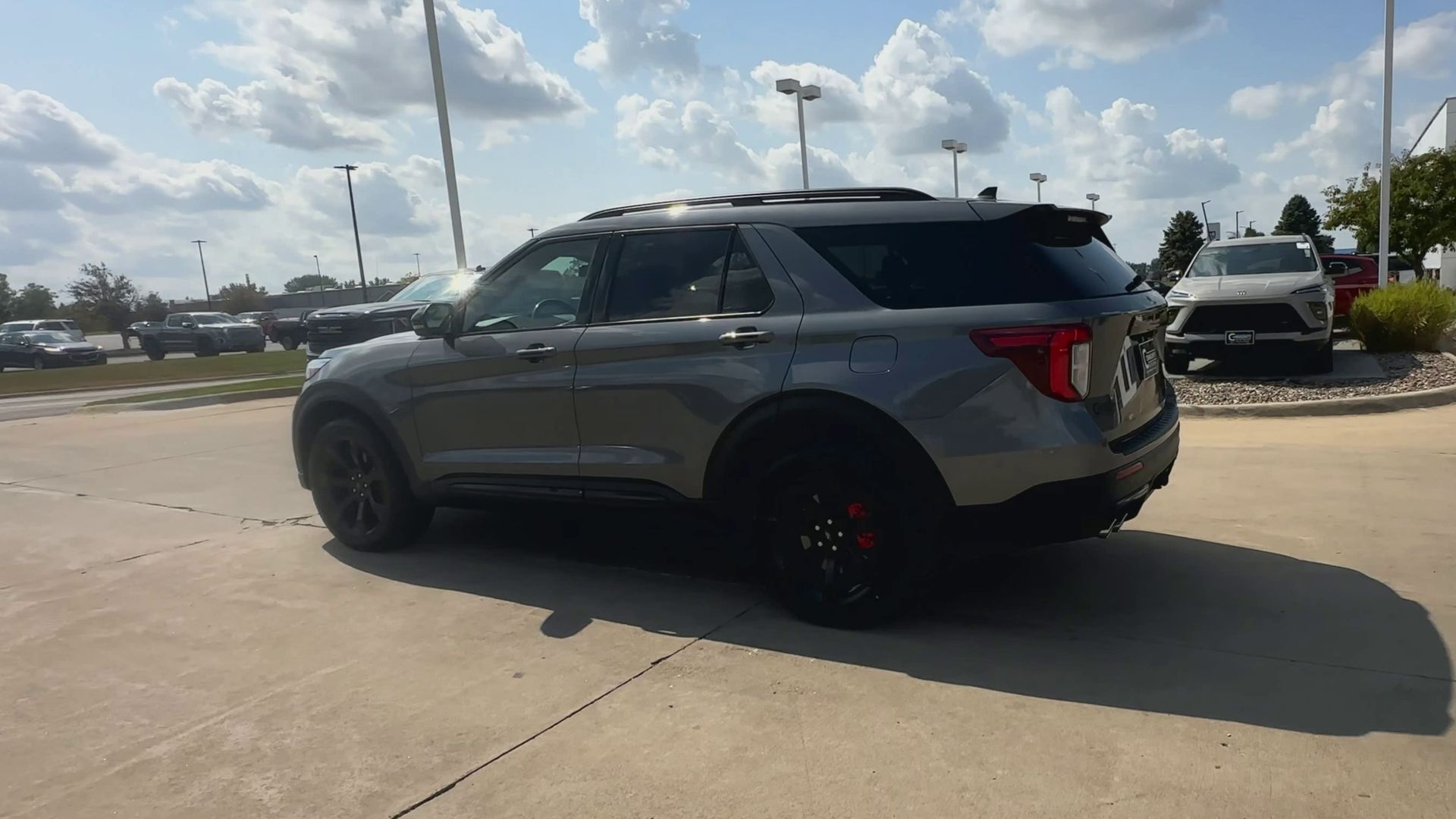 2022 Ford Explorer ST photo 5