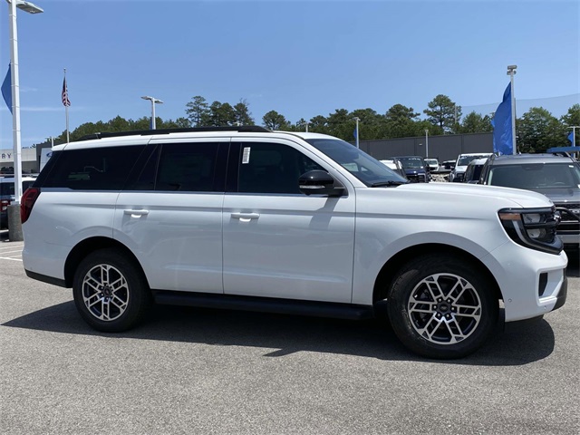 2025 Ford Expedition photo 4