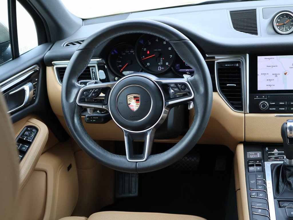 2017 Porsche Macan photo 18