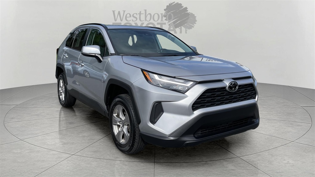 2024 Toyota RAV4 XLE's photo