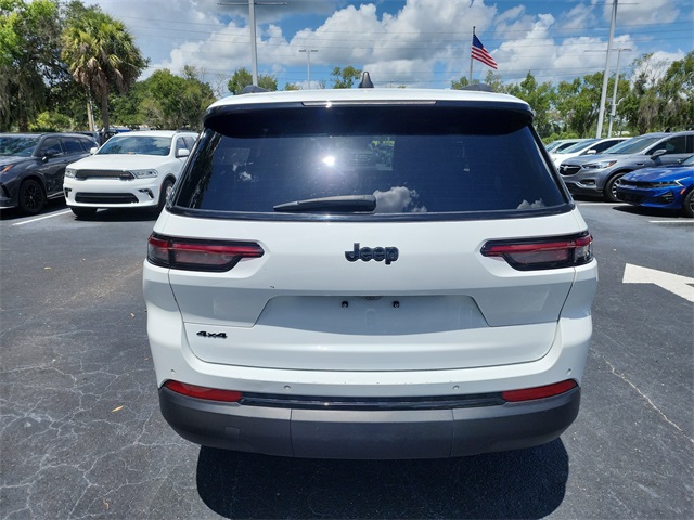 2023 Jeep Grand Cherokee Laredo Altitude photo 4