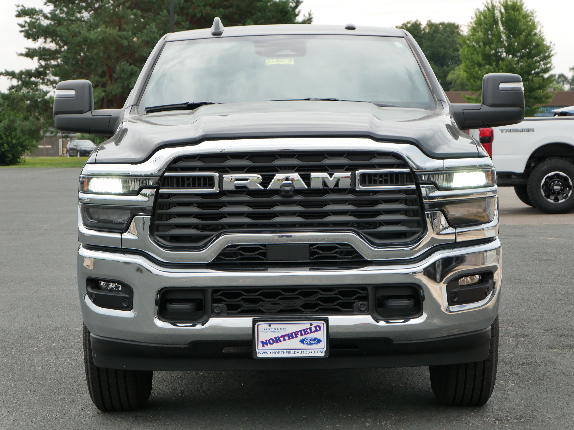 2025 Ram 2500 Tradesman photo 2
