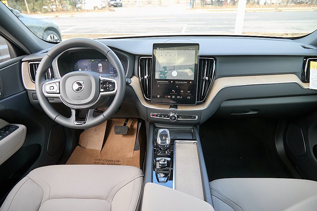 2026 VOLVO XC60 - Image 24