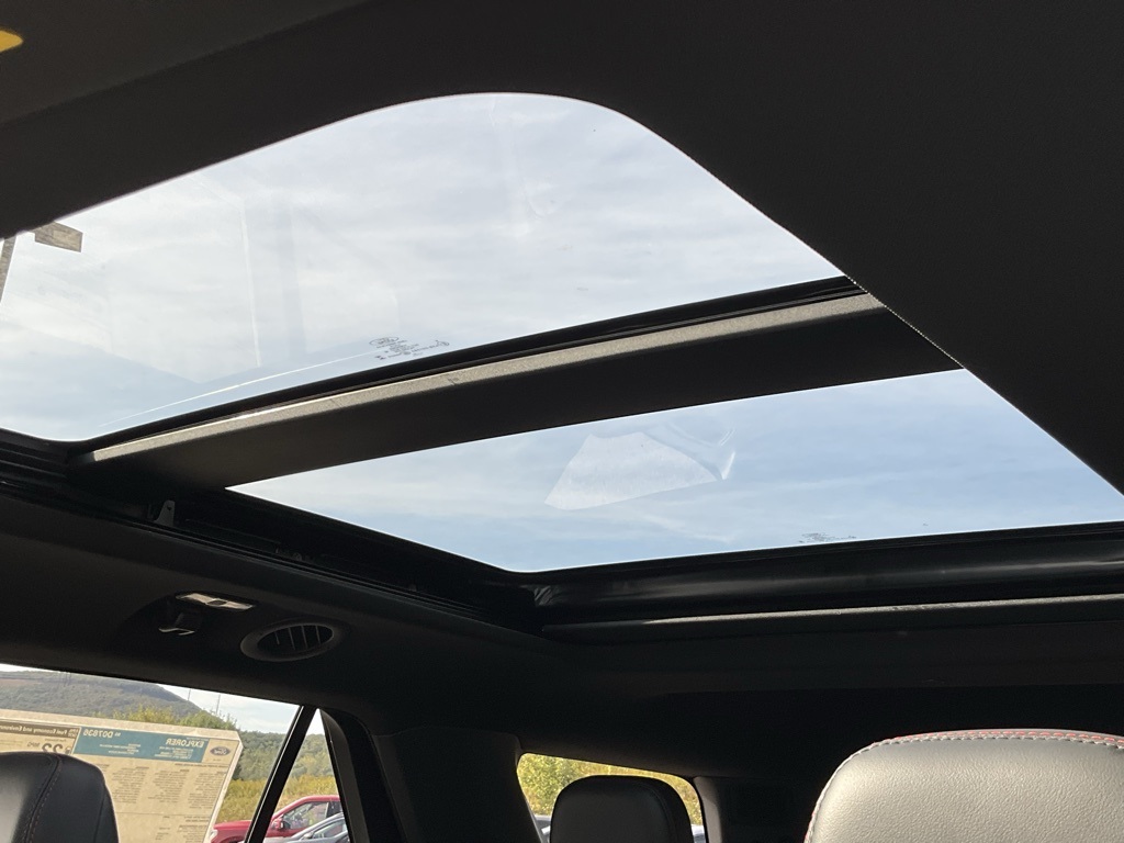 2025 Ford Explorer ST-Line photo 3