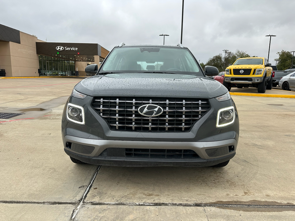 2025 Hyundai Venue Limited photo 2
