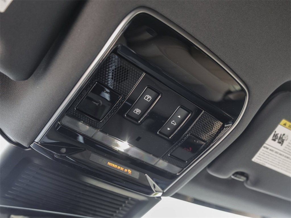 2025 Land Rover Range Rover Sport SE photo 20