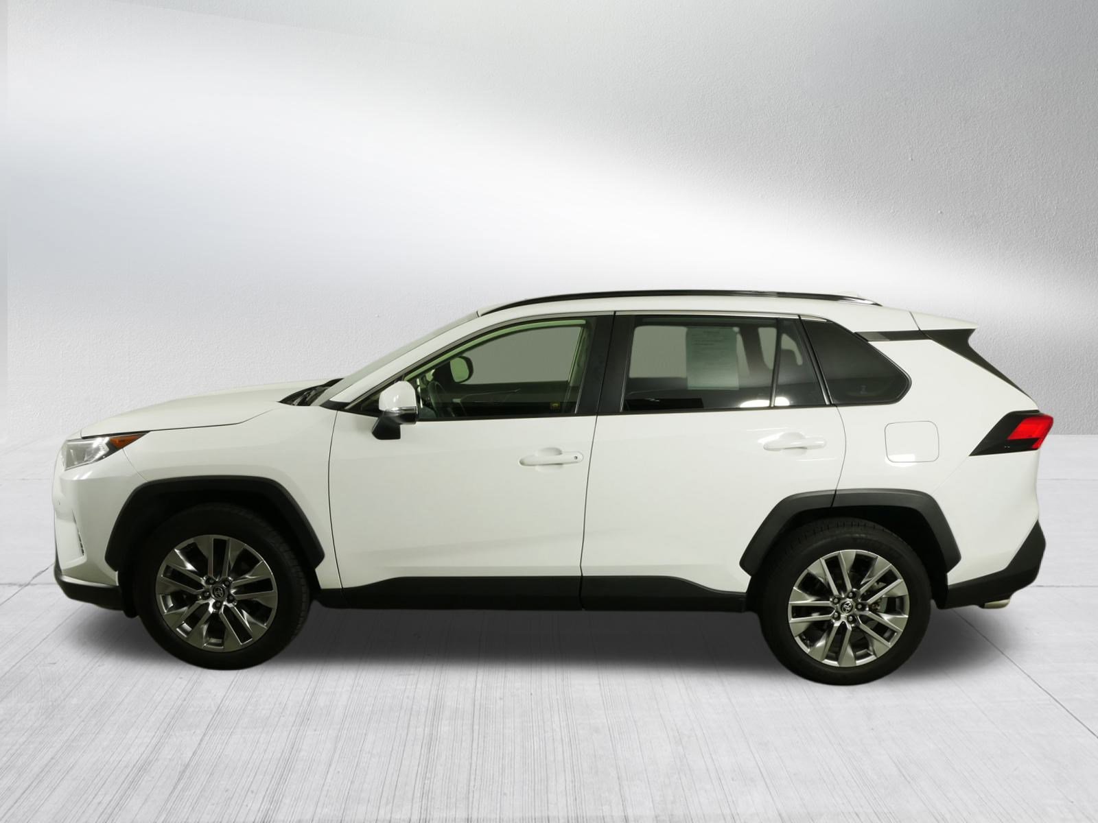 2020 Toyota RAV4 XLE Premium photo 3