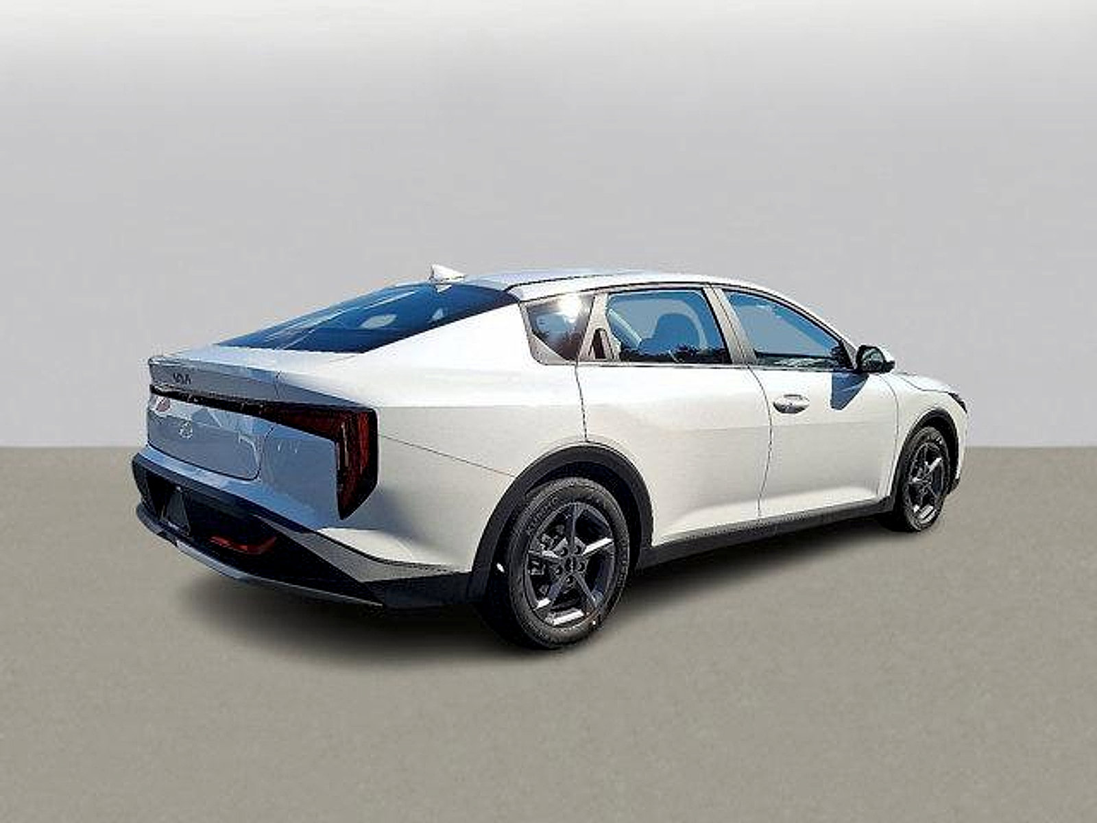 2025 Kia K4 LXS photo 3