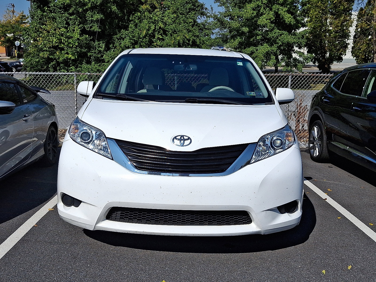 2014 Toyota Sienna LE photo 2