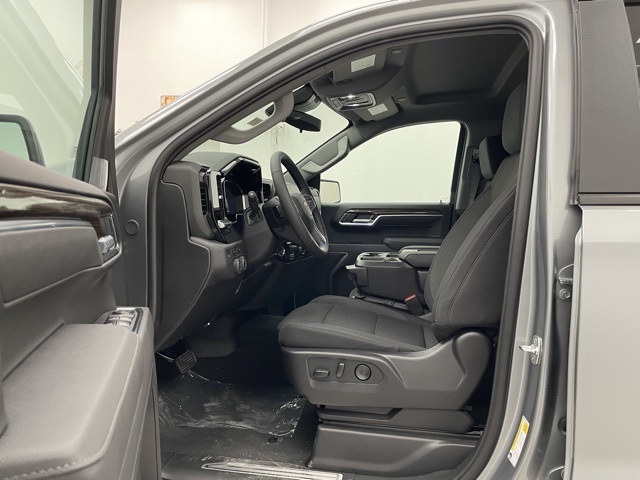 2026 Chevrolet Silverado 1500 LT photo 2