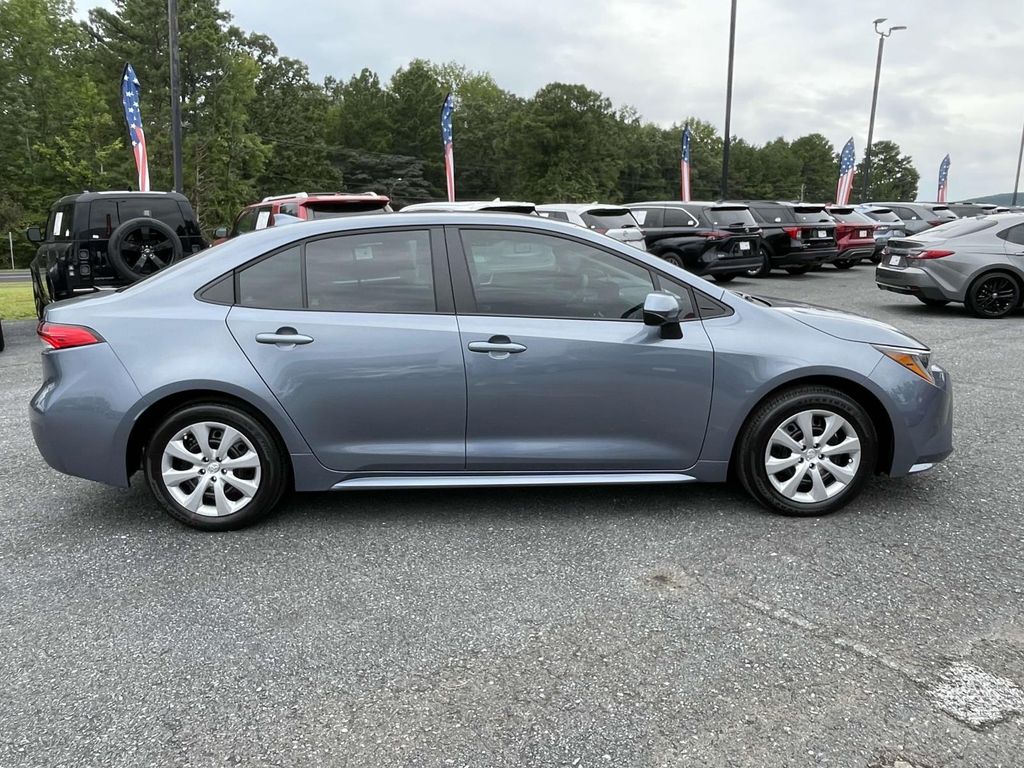 2025 Toyota Corolla LE photo 2