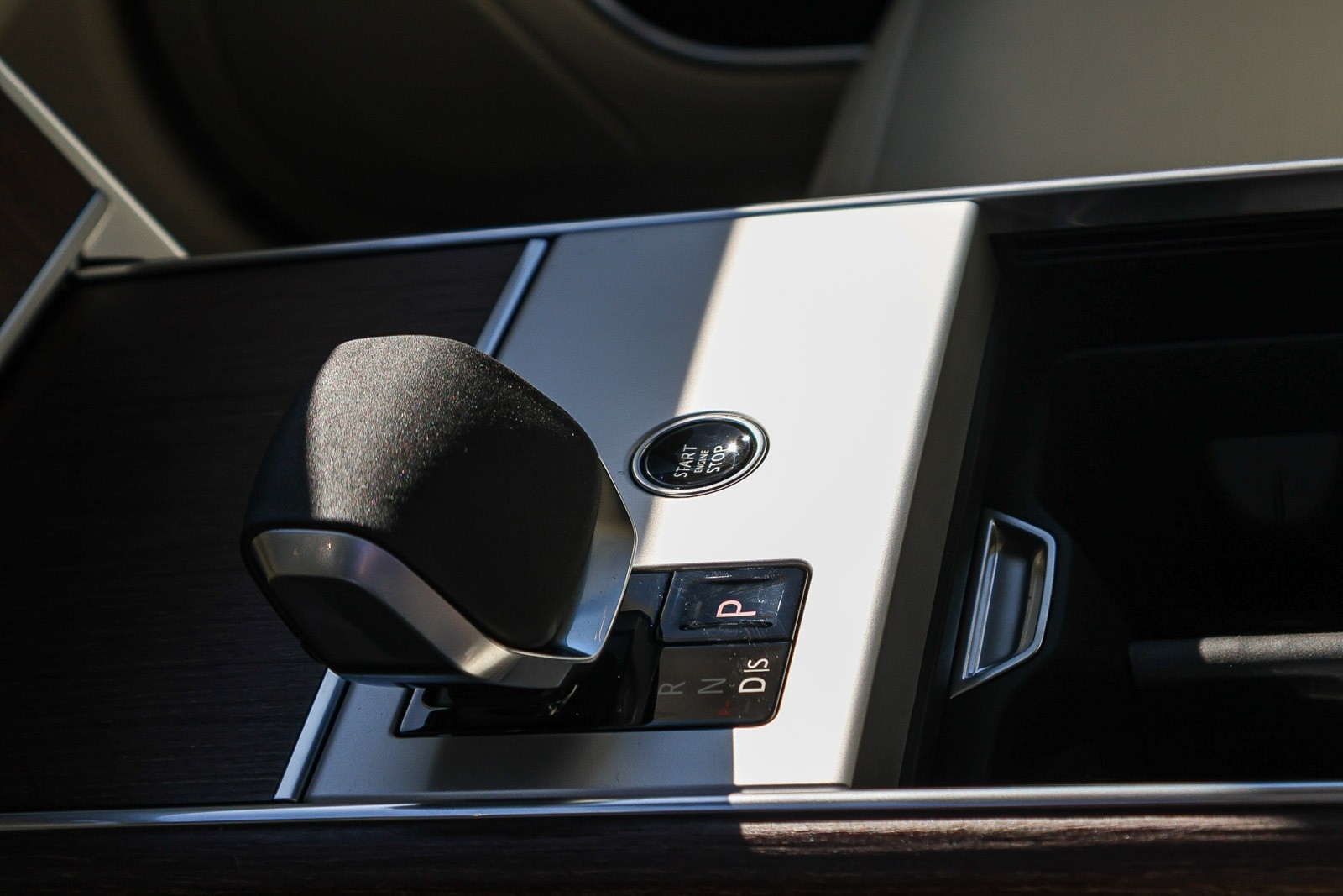2025 Land Rover Range Rover SE photo 18