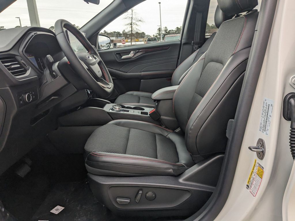 2025 Ford Escape ST-Line photo 17
