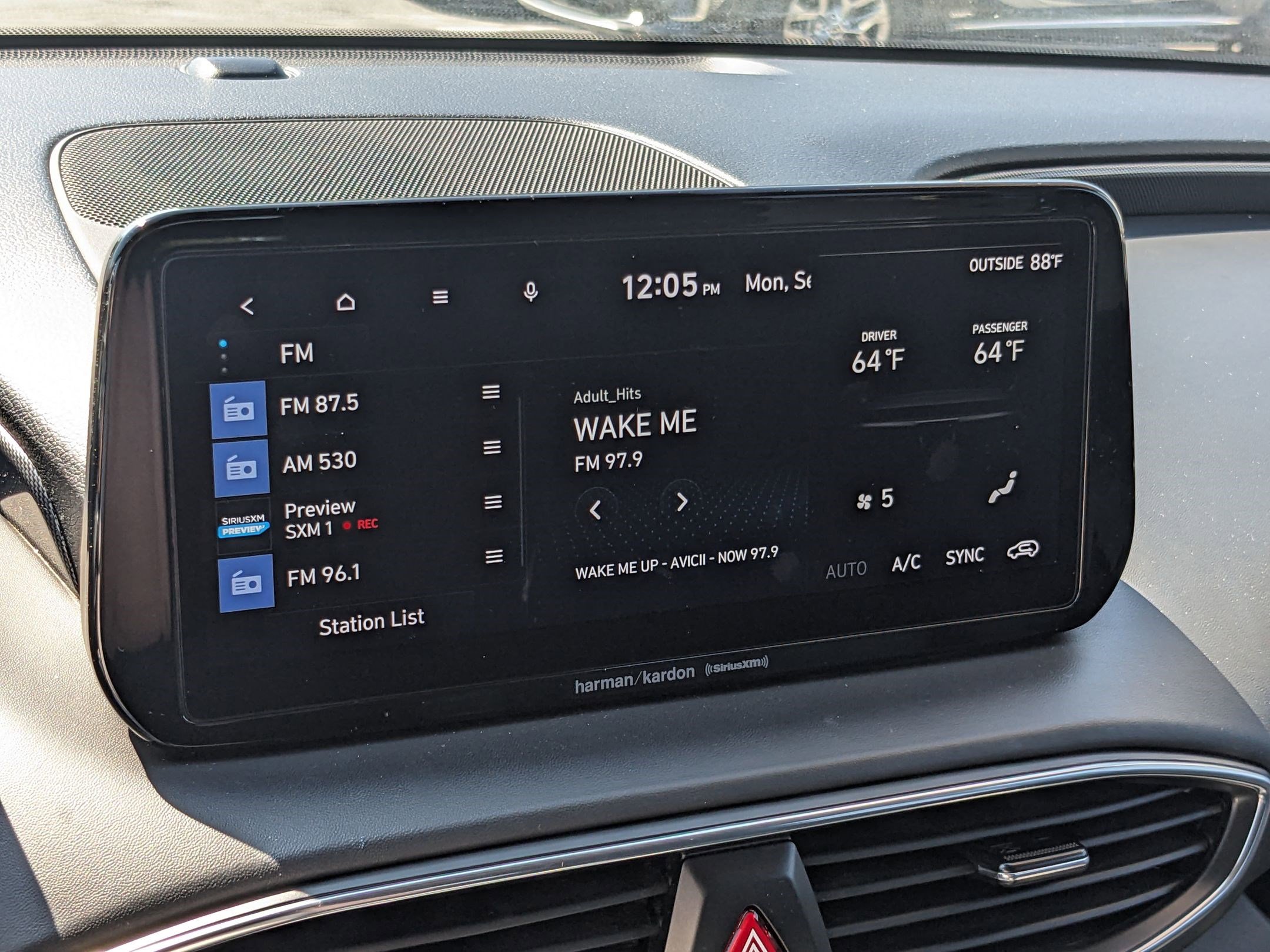 2023 Hyundai Santa Fe SEL Premium photo 17