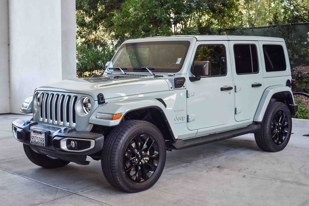 2023 Jeep Wrangler Sahara 4xe photo 3