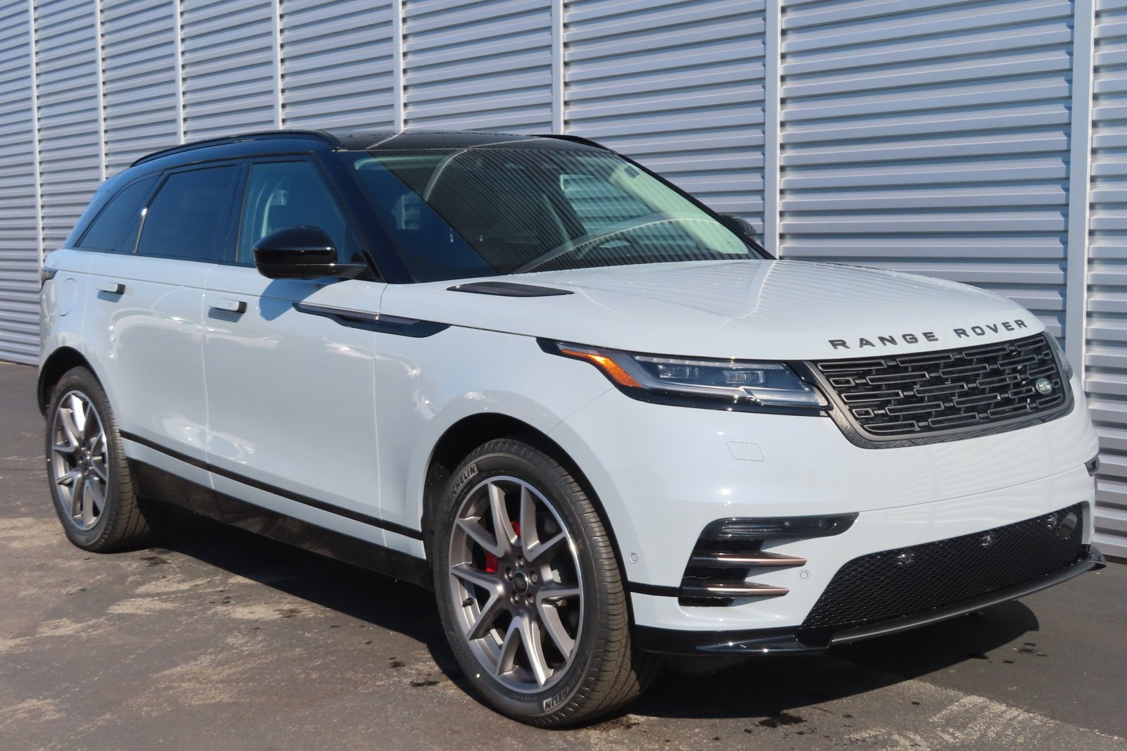2025 Land Rover Range Rover Velar SE photo 11