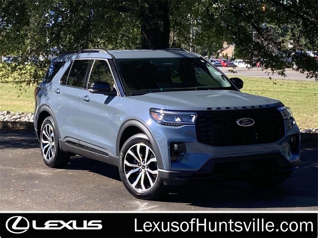 2025 Ford Explorer ST-LINE's photo