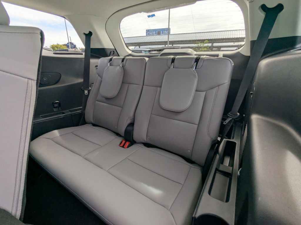 2025 Ford Explorer photo 14
