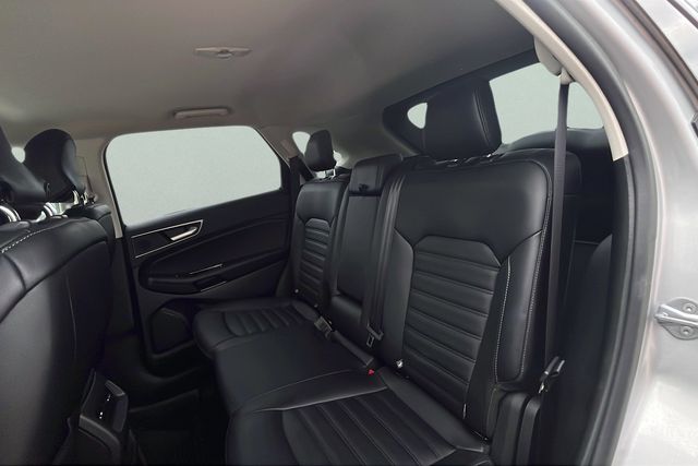 2019 Ford Edge SEL photo 16