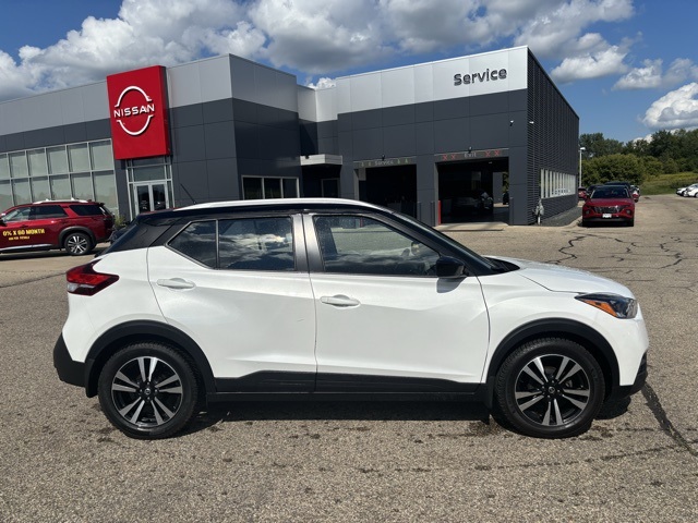 Used 2018 Nissan Kicks SV with VIN 3N1CP5CU9JL520323 for sale in Rochester, Minnesota