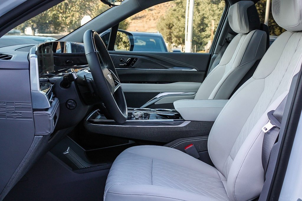 2025 Cadillac Escalade IQ Luxury photo 17