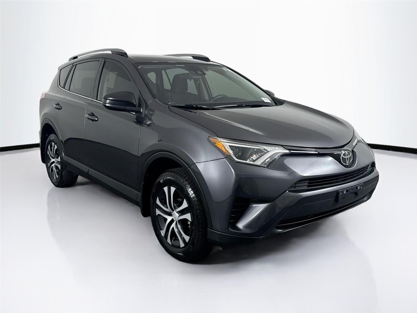 2018 Toyota RAV4 LE photo 4