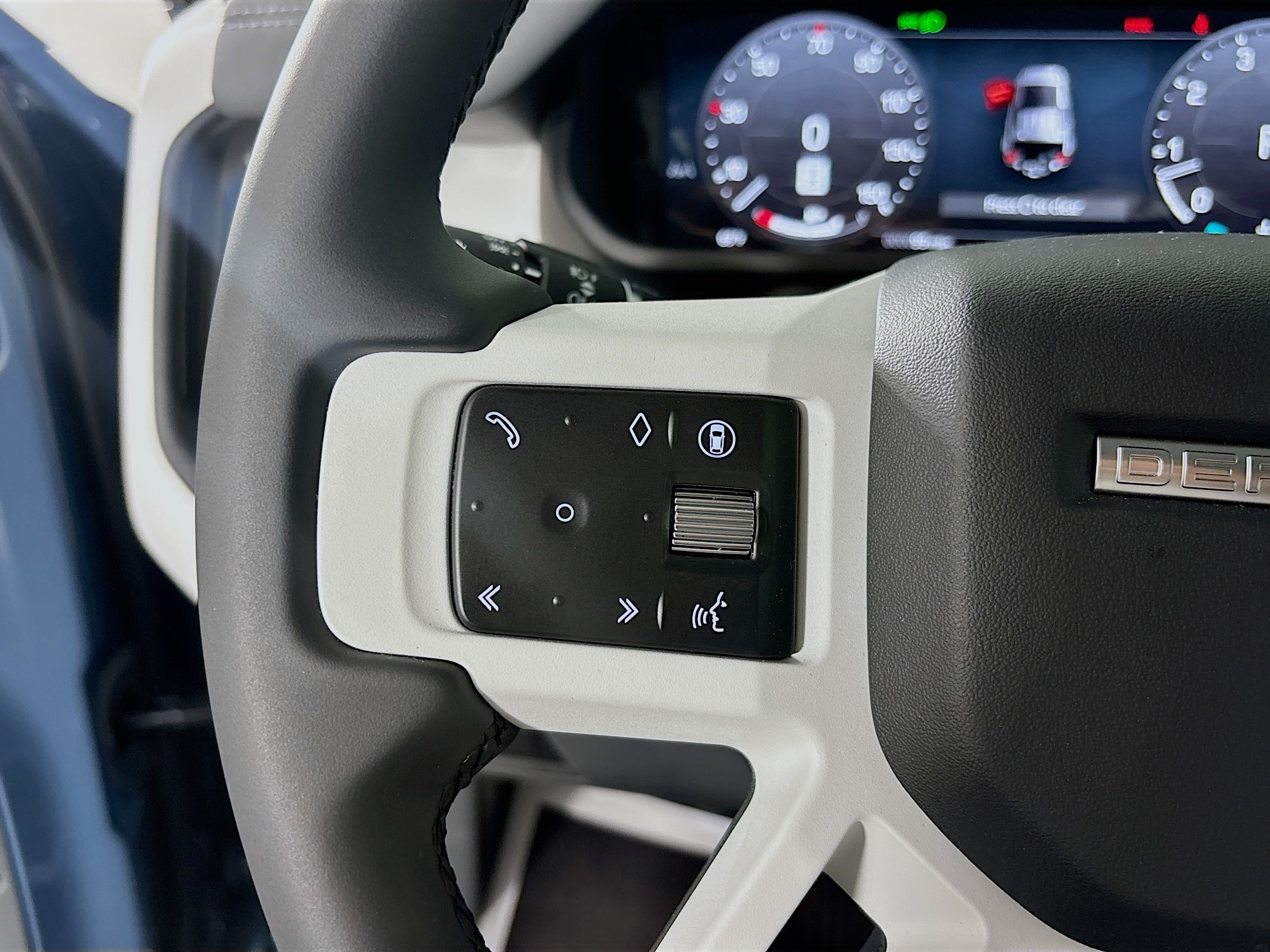 2025 Land Rover Defender 110 S photo 7