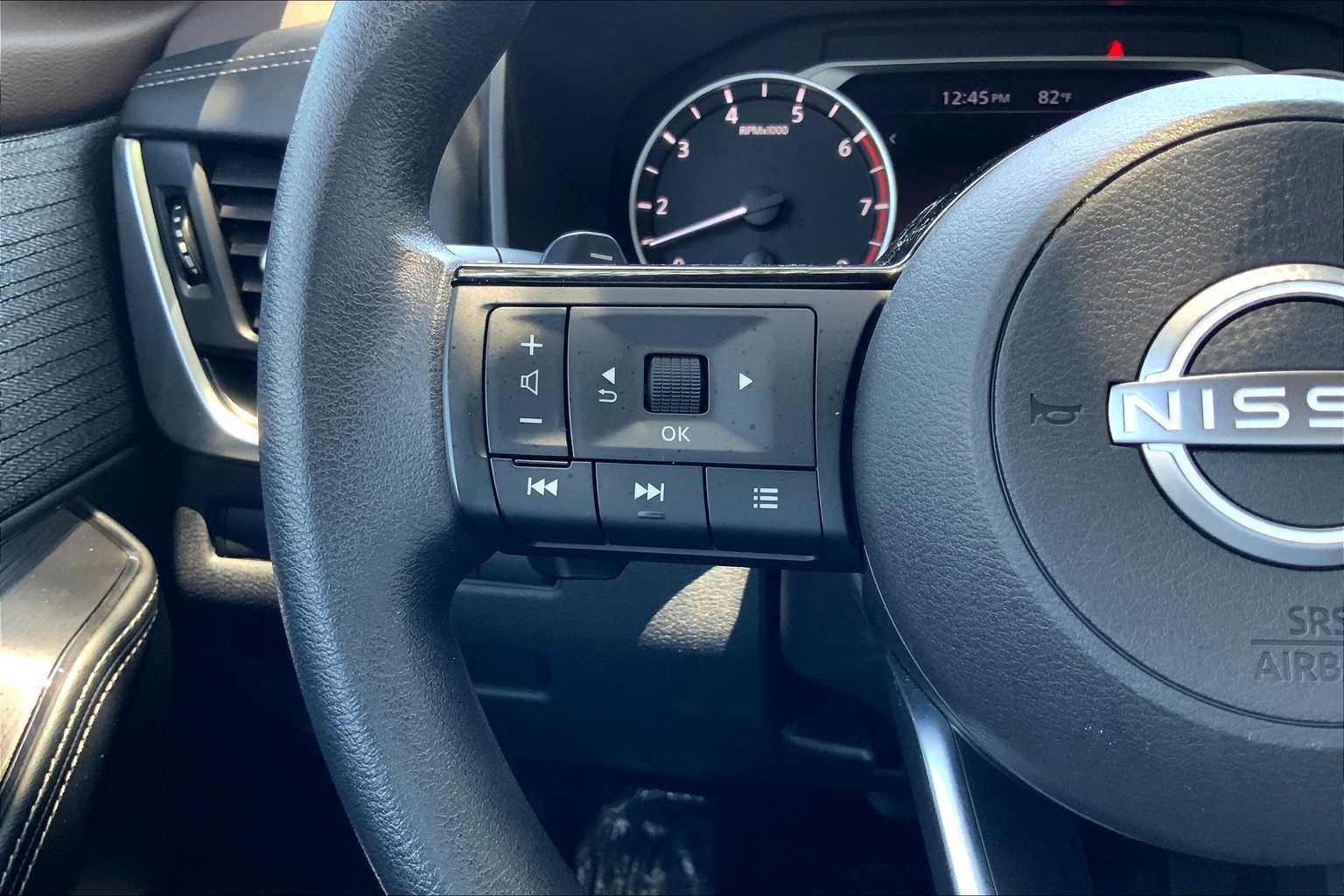 2023 Nissan Rogue SV photo 19