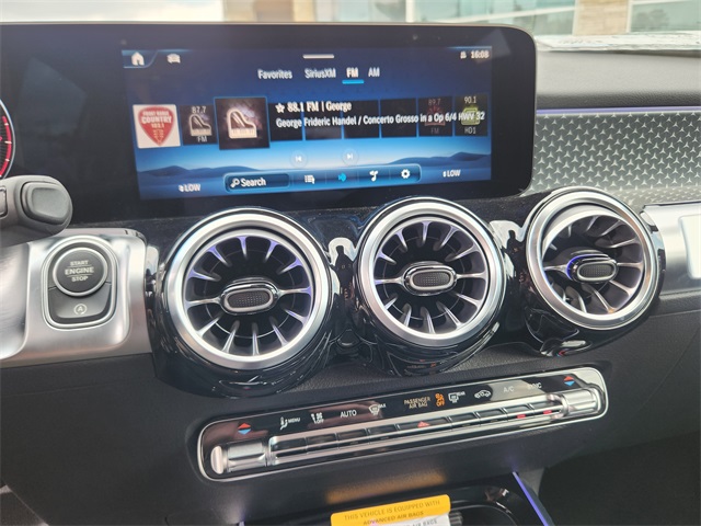 2026 Mercedes Benz GLB 250 4MATIC photo 19