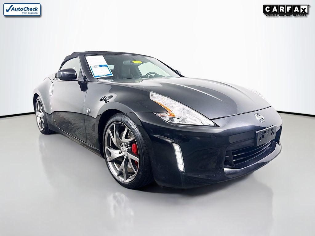 2014 Nissan 370Z Touring photo 3