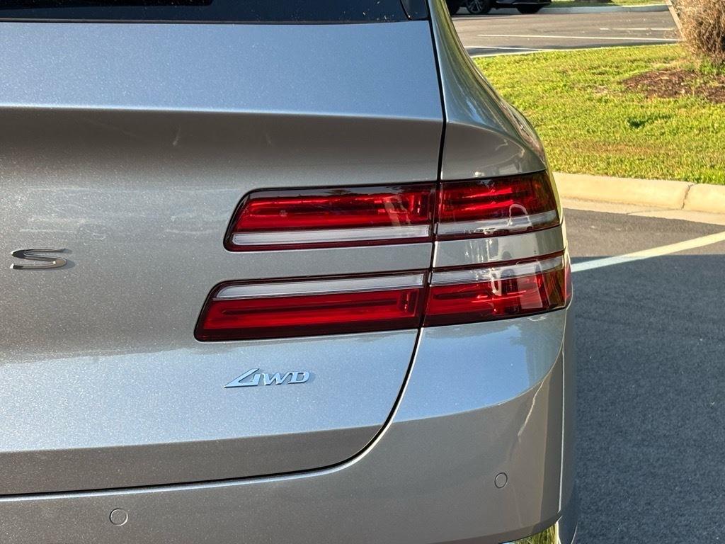 2025 Genesis GV80 2.5T Standard AWD photo 4