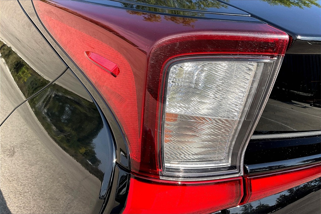 2021 Toyota Prius XLE AWD-e photo 26
