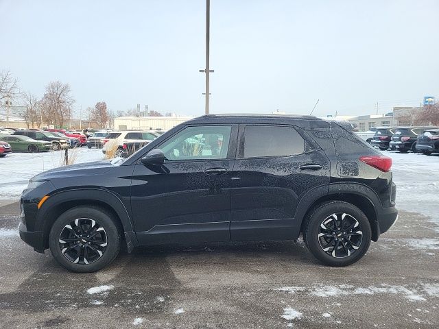 2022 Chevrolet Trailblazer LT photo 2