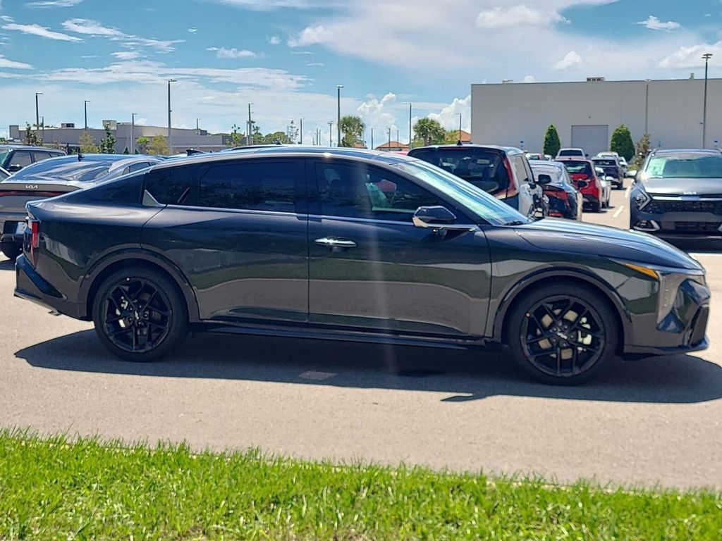 2025 Kia K4 GT-Line Turbo photo 3