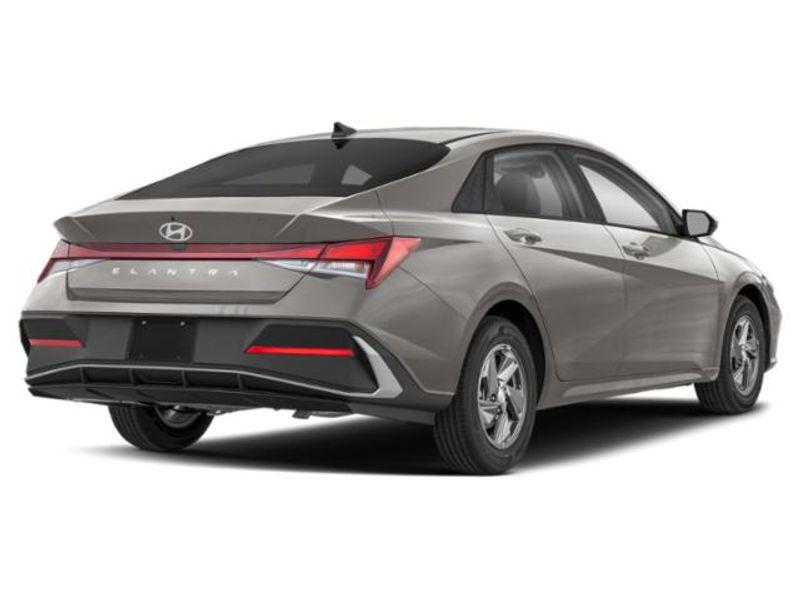 2026 Hyundai Elantra SE photo 2