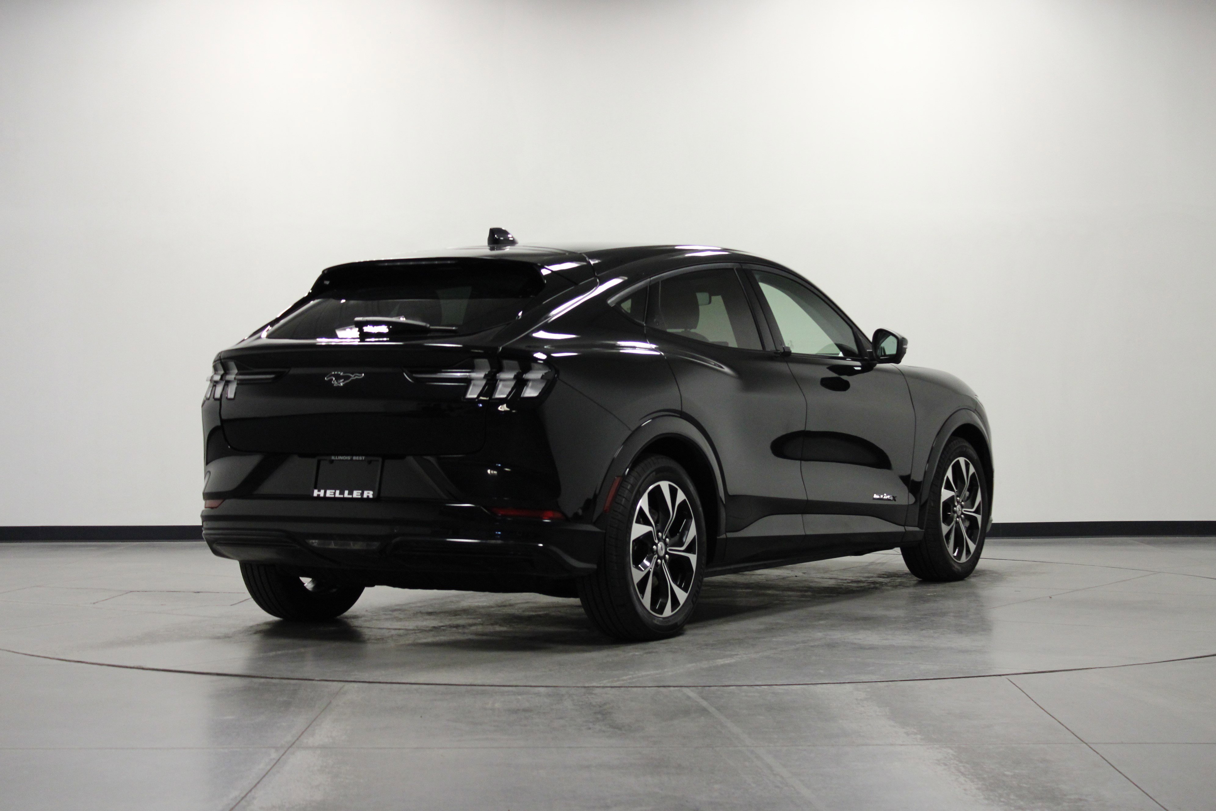 2023 Ford Mustang Mach-E Premium photo 3
