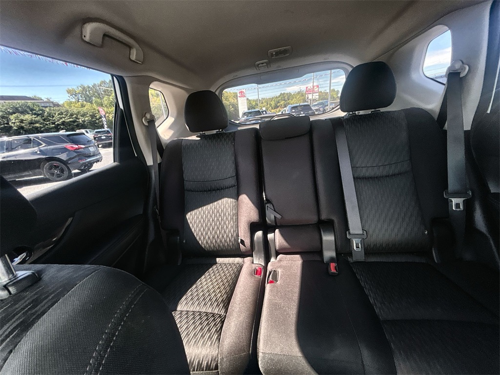 2020 Nissan Rogue SV photo 26