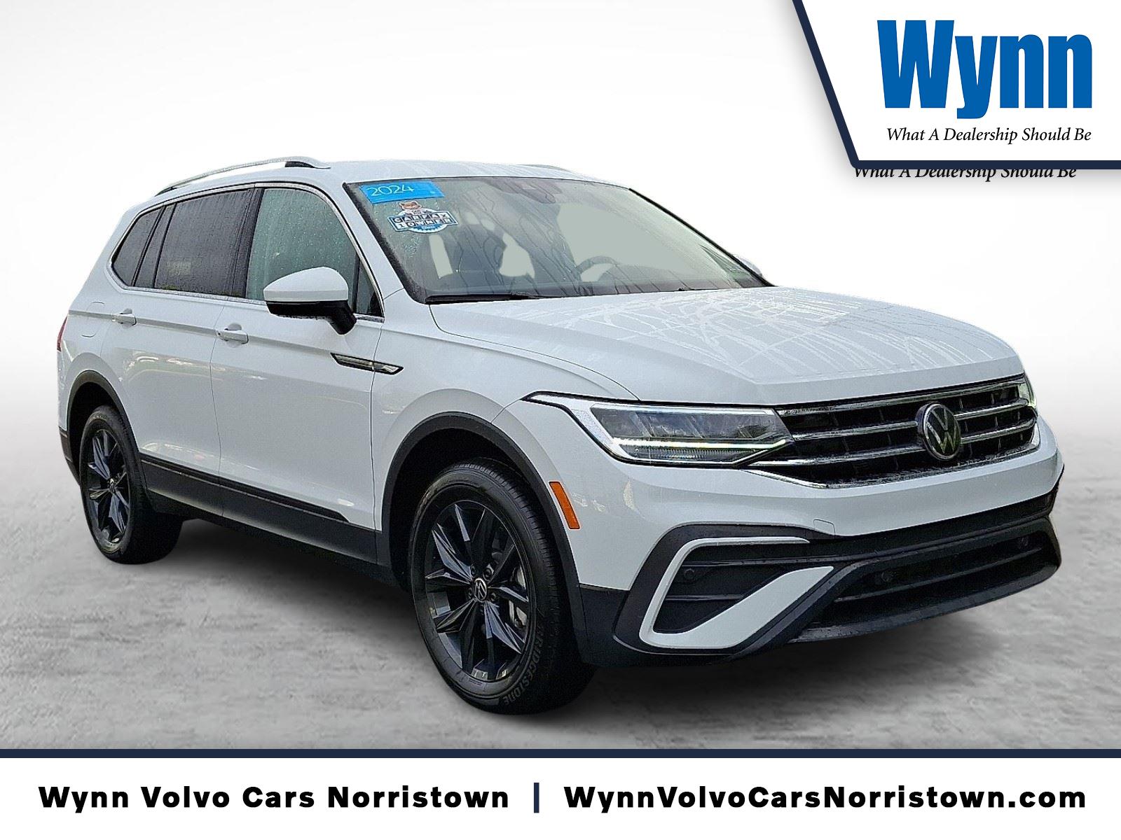 2024 Volkswagen Tiguan SE's photo