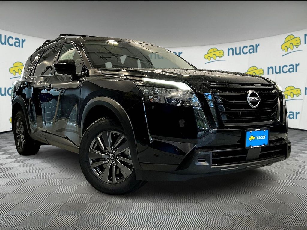 2025 Nissan Pathfinder SV's photo