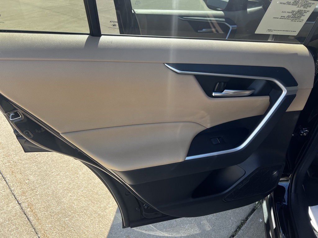 2025 Toyota RAV4 Hybrid XLE photo 20